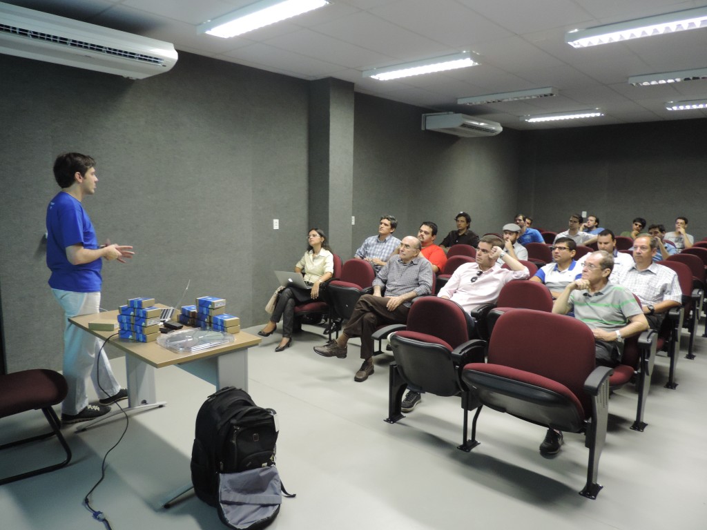 Rubem Saldanha fala a professores no NPITI (Foto: Lucas Oliveira/IMD)